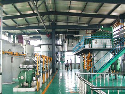 Semi-continuous oil refining machine